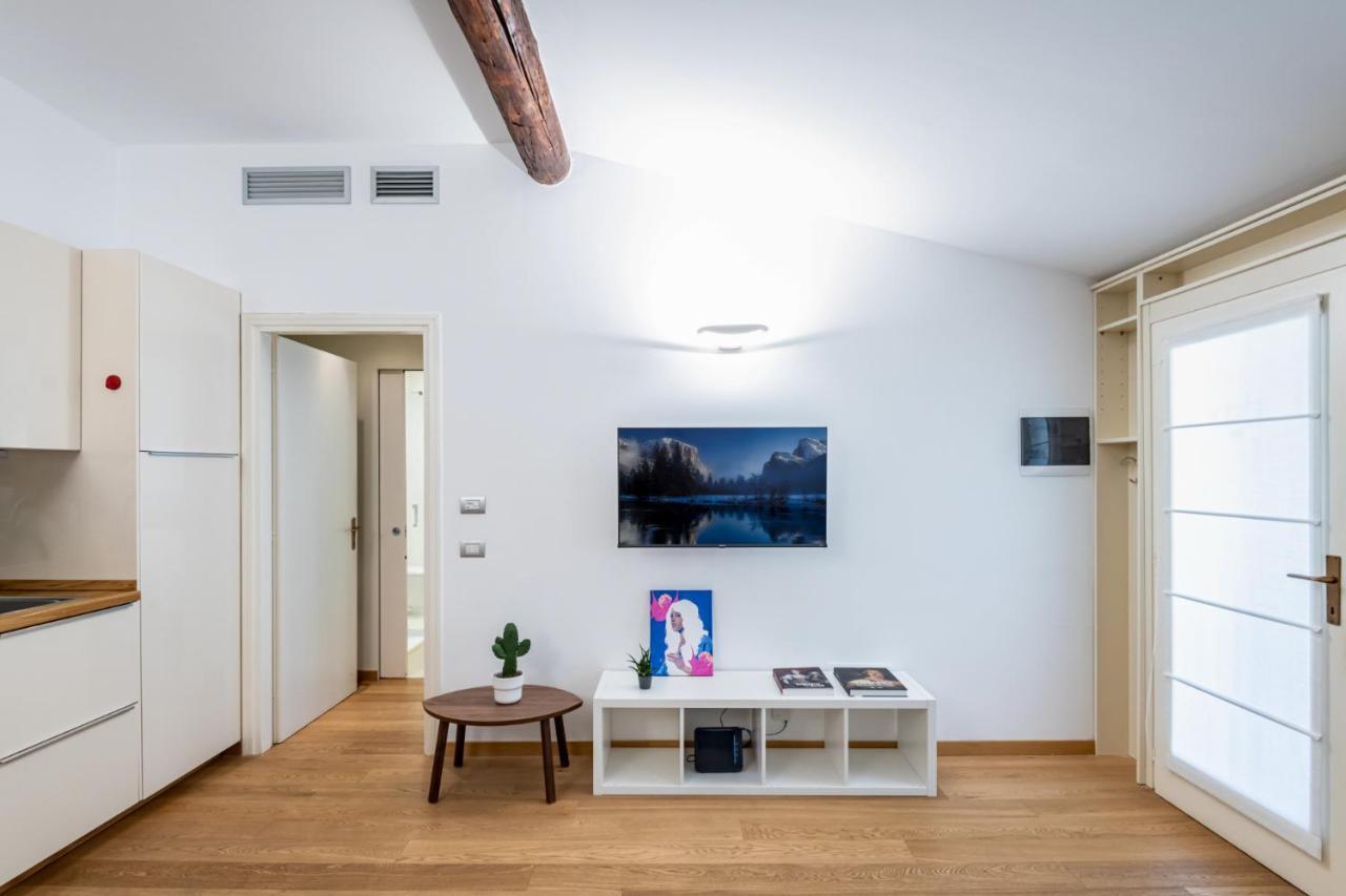 Easylife - Romantico Appartamento Sulla Darsena Milan Bagian luar foto